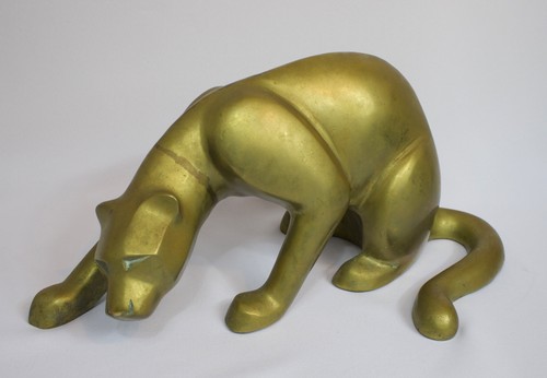 Scultura pantera accovacciata
